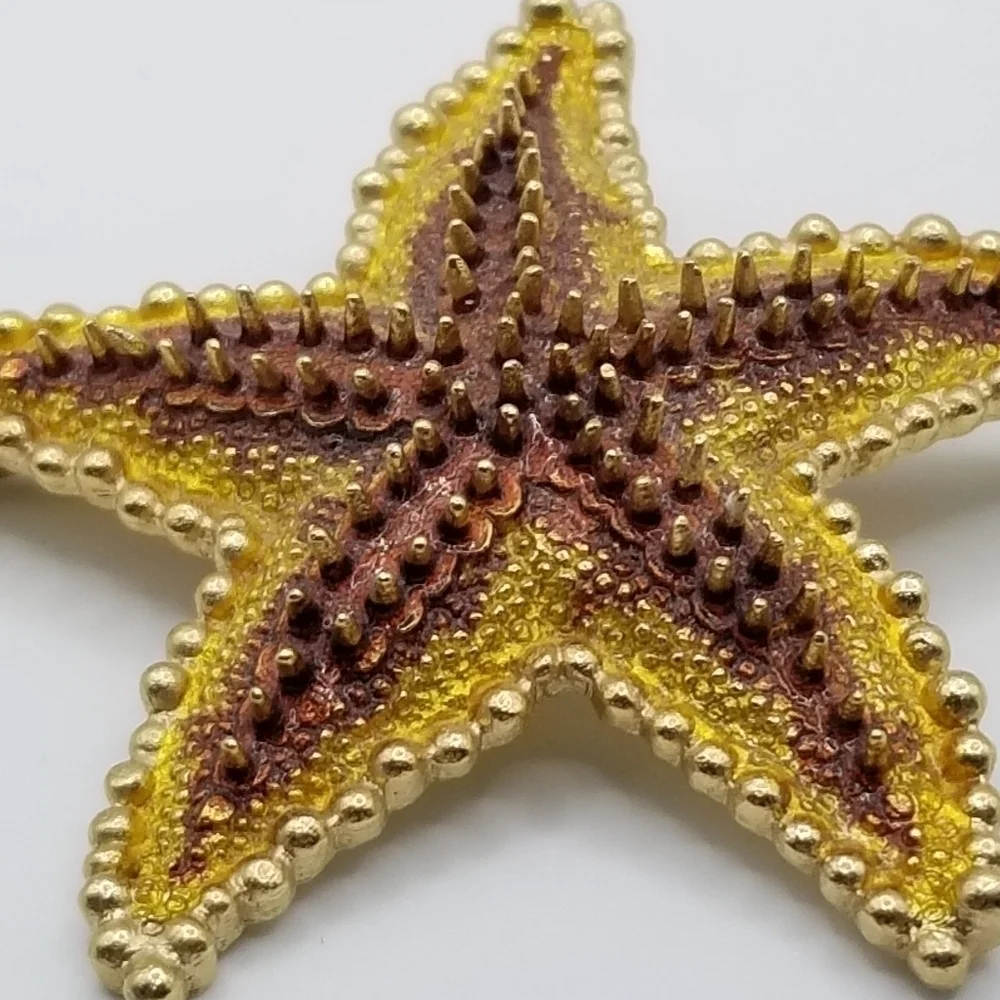 Trifari Enamel Starfish Brooch Pin Vintage Gold Tone Nautical Ocean Beach Animal